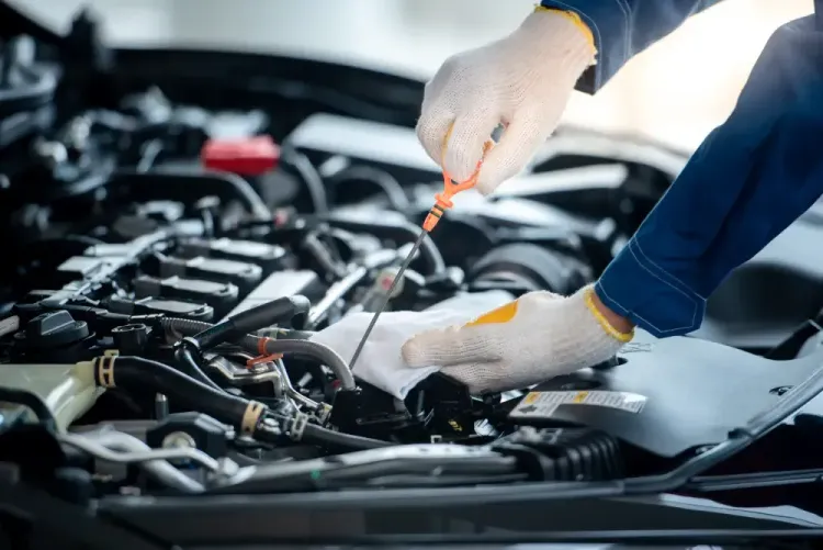 6 Clear Signs of Low Engine Oil You Shouldn’t Ignore
